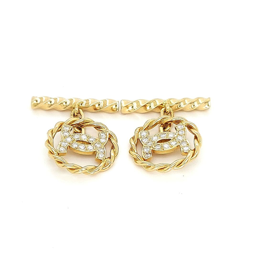 18kt Yellow Gold Cufflinks with CC Monogram, Knot Design, with 0.72ct Diamonds For Sale 5