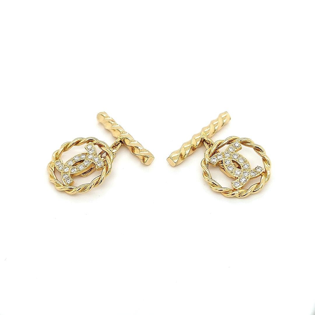 18kt Yellow Gold Cufflinks with CC Monogram, Knot Design, with 0.72ct Diamonds In Excellent Condition For Sale In Antwerp, BE
