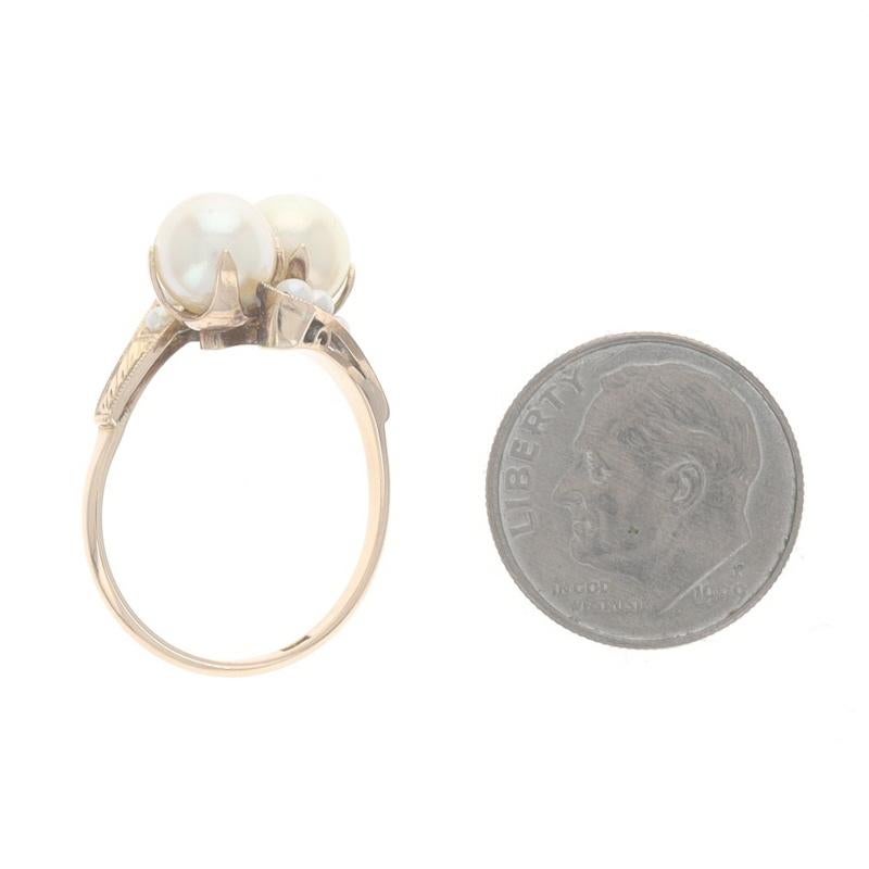 Bague Bypass en or jaune avec perles de culture d'Akoya Art Deco - 14k Two-Stone Vintage en vente 1