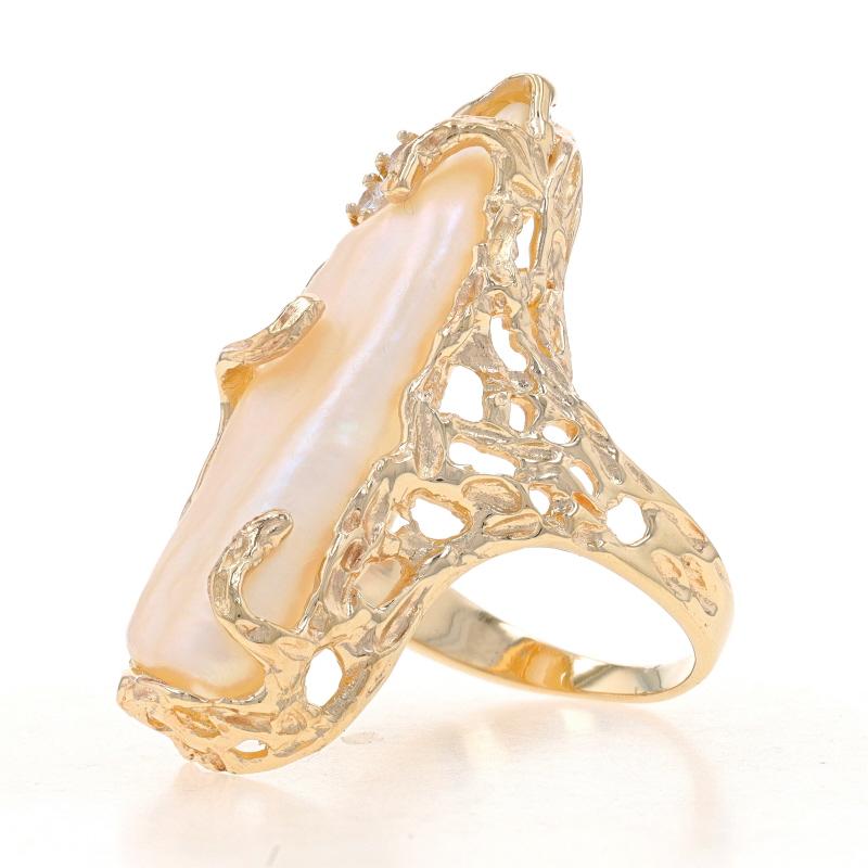 Round Cut Yellow Gold Cultured Biwa Pearl & Diamond Ring - 14k For Sale