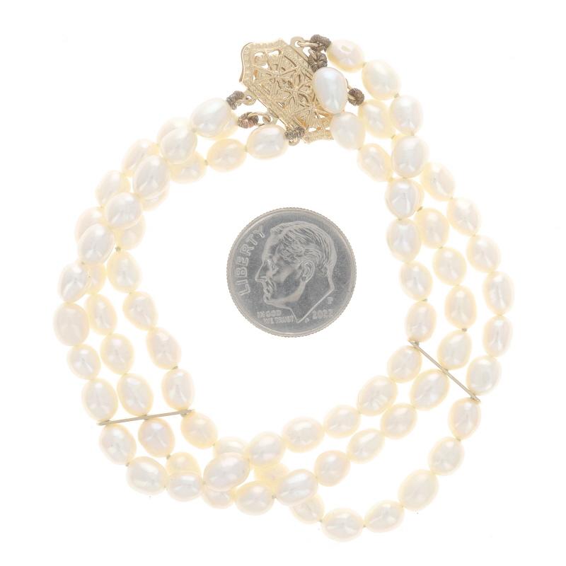 Bracelet triple rang de perles de culture d'eau douce en or jaune 14k Filigree Pour femmes en vente