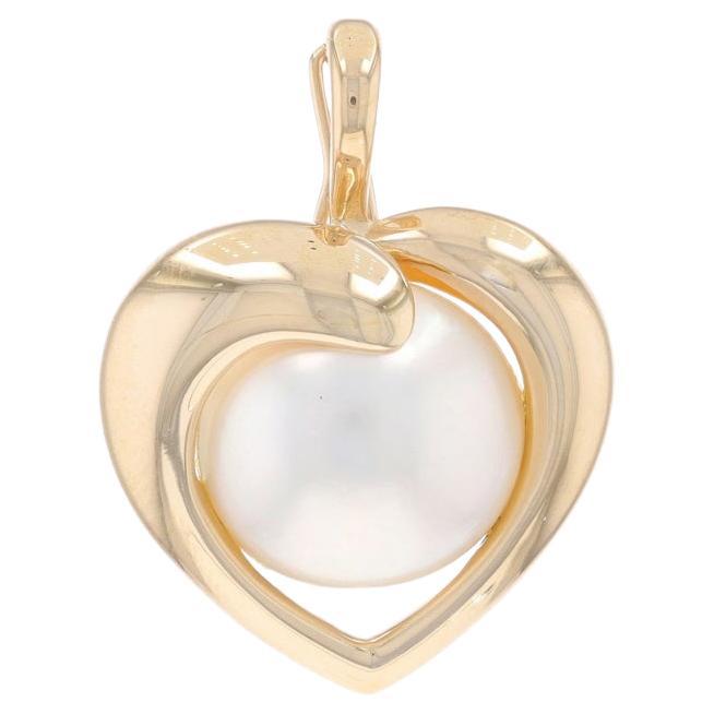 Pendentif solitaire cœur en or jaune 14 carats avec perle de culture Mabe en vente