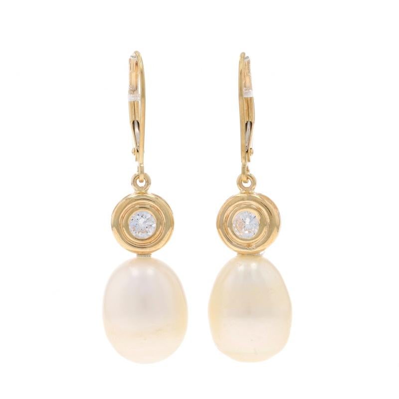 Contenuto del metallo: Oro giallo 10k e oro giallo 14k

Nota sul metallo: (Dangles in oro 10k e Leverbacks in oro 14k)

Informazioni su A. Stone

Perle coltivate

Zirconi cubici
Carati: .33ctw rugiada
Taglio: Rotondo brillante
Colore: