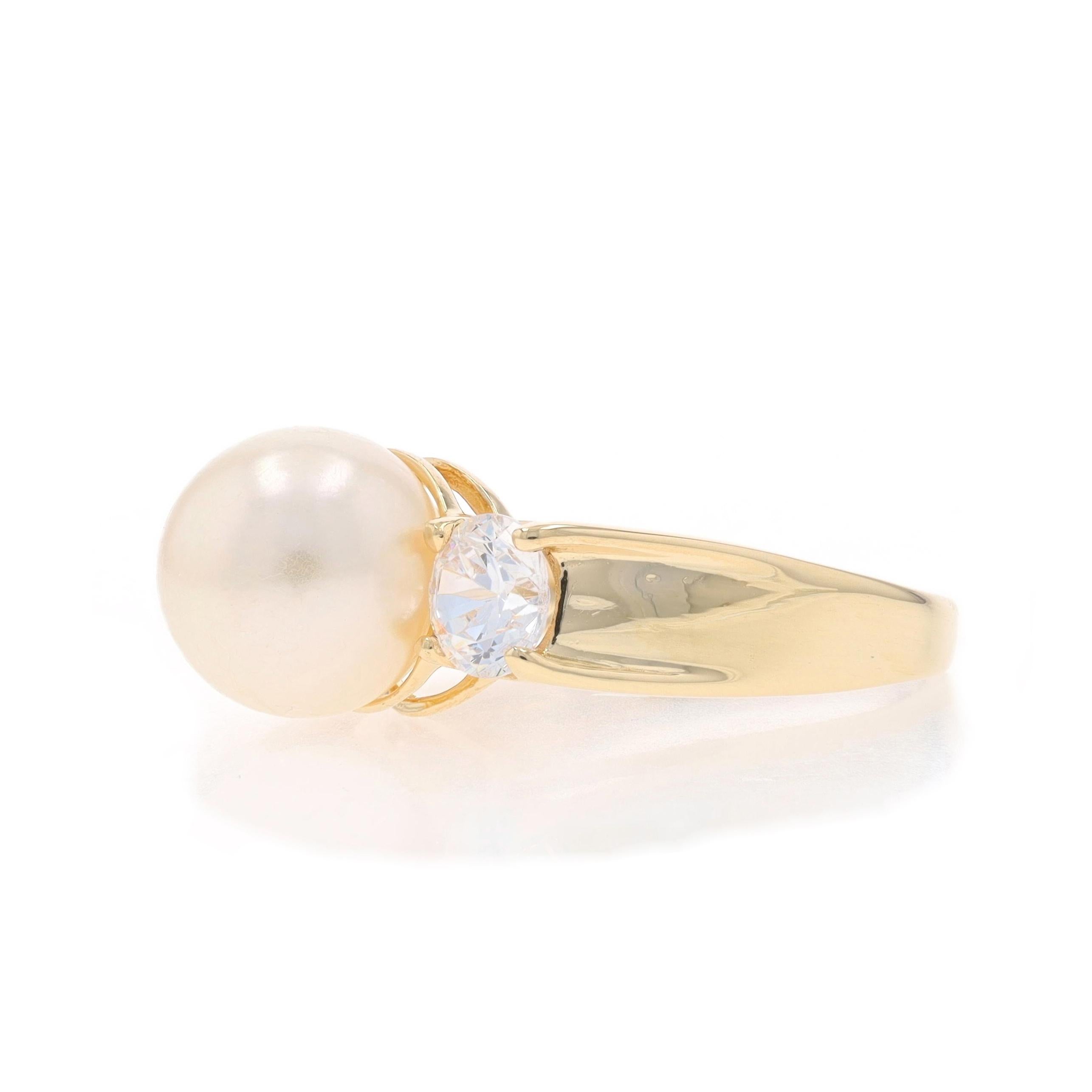Yellow Gold Cultured Pearl & Cubic Zirconia Ring - 14k 1.00ctw In Excellent Condition For Sale In Greensboro, NC