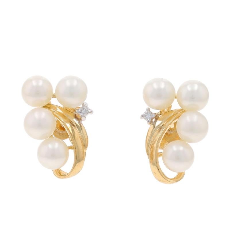 Contenuto metallico: Oro giallo 14k e oro bianco 14k

Informazioni su A. Stone

Perle coltivate
Colore: bianco
Diametro: 4,4 mm - 4,5 mm

Diamanti naturali
Taglio: Rotondo brillante
Nota di Stone: (due piccoli accenti)

Stile: Borchia a