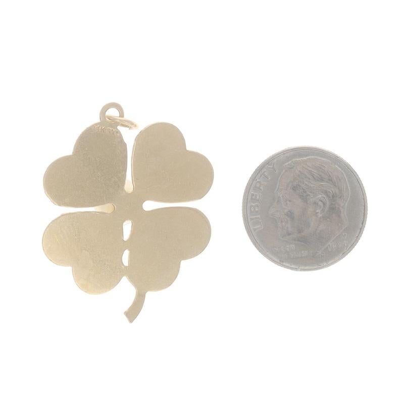 Vierblatt- Kleeblatt- Solitär-Anhänger aus Gelbgold mit Zuchtperlen 14k Lucky Shamrock im Zustand „Hervorragend“ in Greensboro, NC