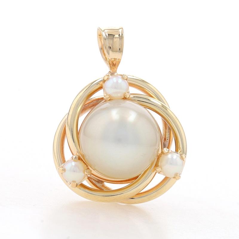 Metal Content: 14k Yellow Gold

Stone Information

Cultured Pearls
Color: Cream
Size: 3.4mm, 3.5mm (2), & 11.5mm

Theme: Intertwined Circle Trio

Measurements

Tall (from stationary bail): 1 1/32