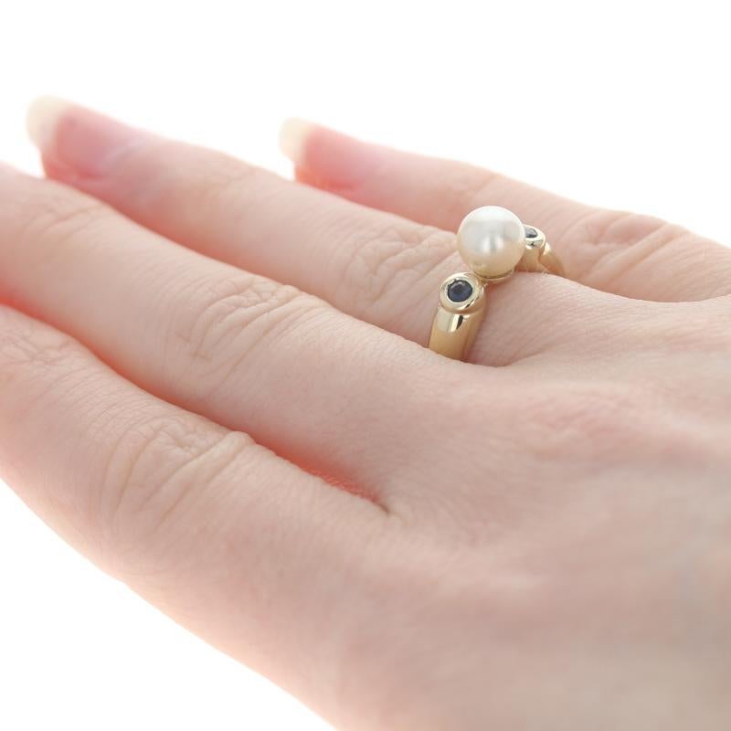 Yellow Gold Cultured Pearl & Sapphire Ring - 14k Round Cut .22ctw 6.8mm For Sale 1