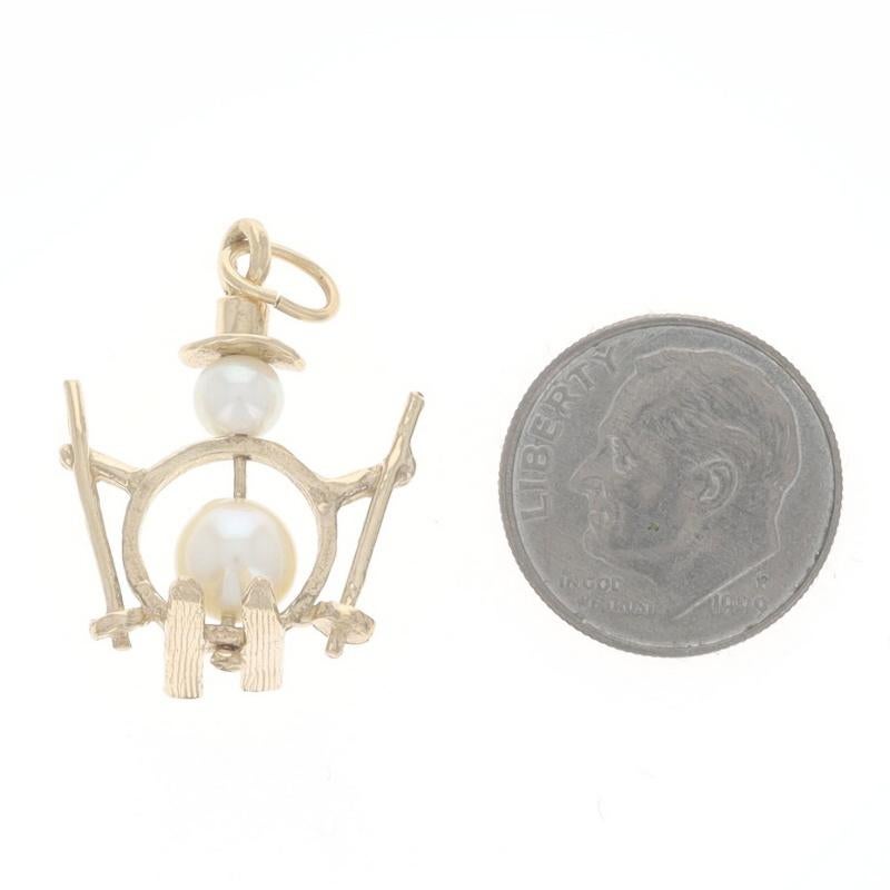 Ciondolo con perla coltivata in oro giallo - ciondolo a forma di perla in oro giallo - A. Winter Sports Charm In condizioni ottime in vendita a Greensboro, NC