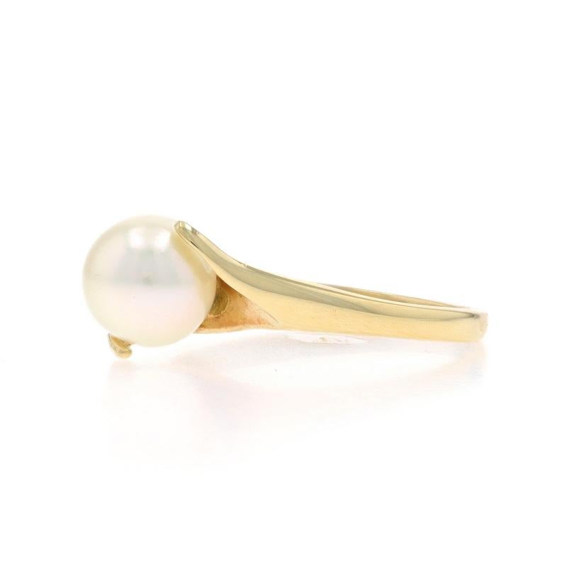 Bague bypass solitaire en or jaune et perles de culture - 10 carats Excellent état - En vente à Greensboro, NC