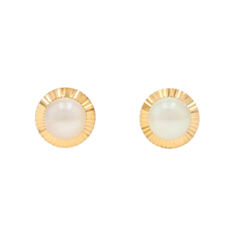 Contenido de metal: Oro amarillo de 18 quilates

Información sobre Stone

Perlas cultivadas
Tamaño: 5,1 mm y 5,2 mm

Estilo: Tachuela
Tipo de cierre: Cierres de rosca perforados
Características: Borde grabado

Medidas

Diámetro: 5/16