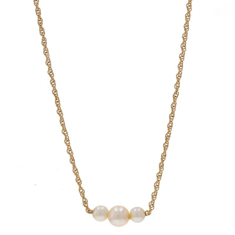 Contenuto del metallo: Oro giallo 14k

Informazioni su A. Stone
Perle coltivate
Colore: crema
Dimensioni: 4,3 mm, 3,3 mm e 3,2 mm

Stile: A. Stone
Stile della catena: Principe di Galles and Wales
Stile della collana: Catena
Tipo di chiusura: