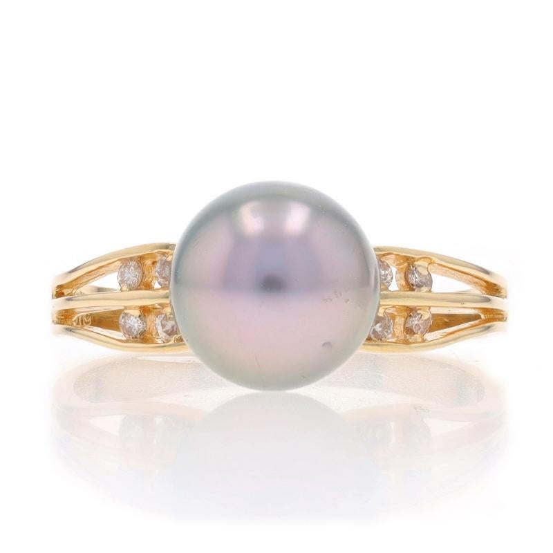 Talla: 8 1/4
Tasa de tallaje: 2 tallas más por 30 $ o 1 talla menos por 30 $.

Contenido de metal: Oro amarillo de 14 quilates

Información sobre Stone

Perla cultivada de Tahití
Tamaño: 9 mm

Diamantes naturales
Quilate(s): .10ctw
Talla: Redondo