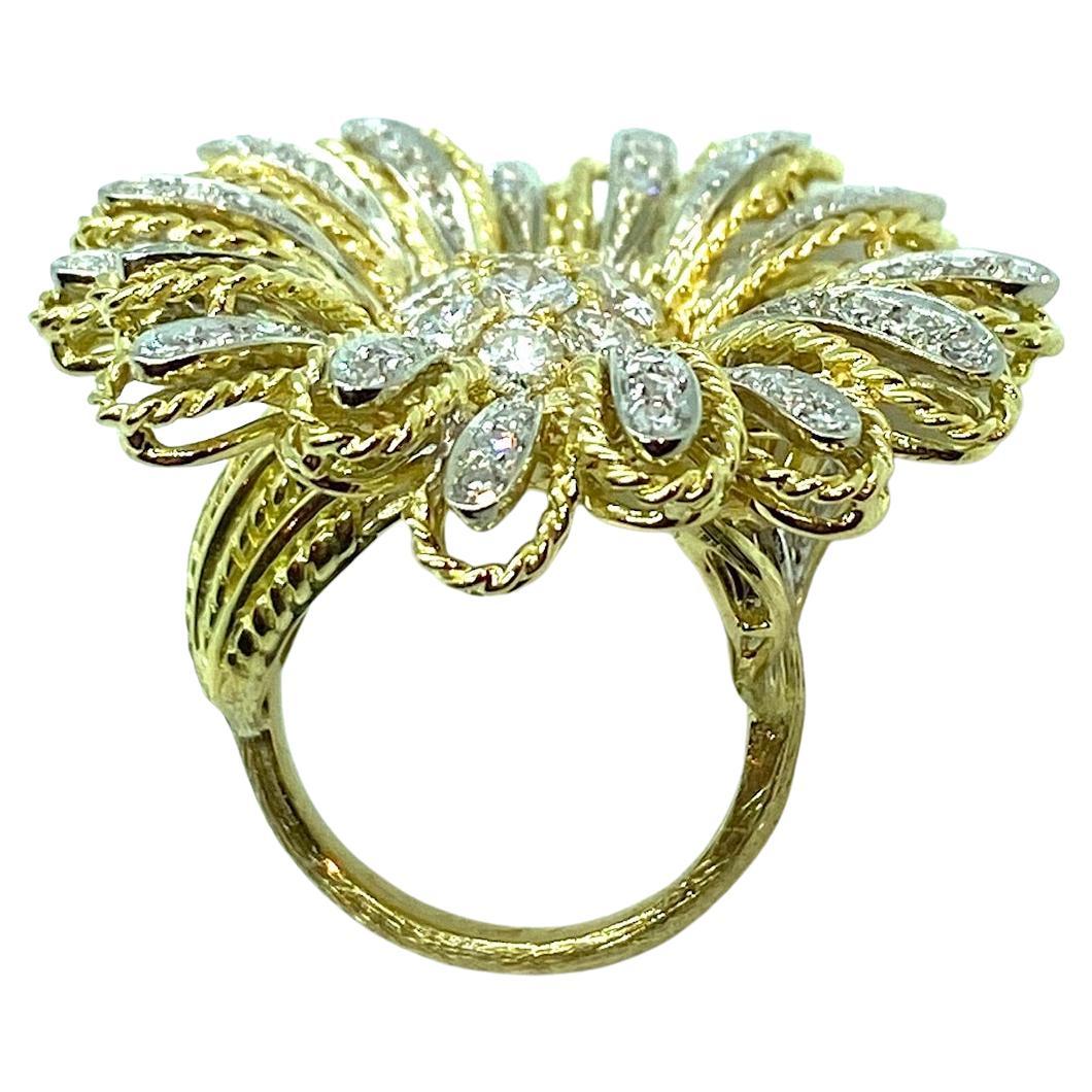 Sumptuous 18K yellow gold daisy ring.
It bears natural brilliant cut diamonds for a total weight of 3 carats.
Italian production of the 60s.

Weight gr. 20.3
Size Eu 15