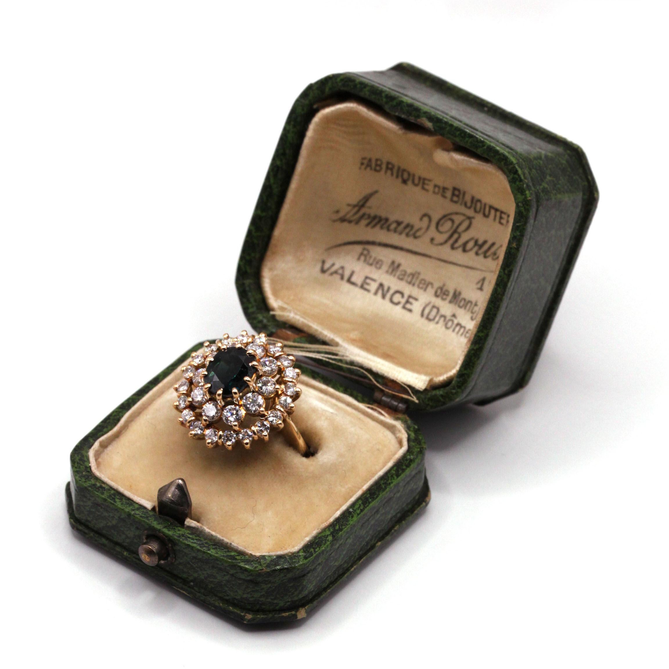 Contemporary Yellow Gold Daisy Ring with Sapphire and Diamonds For Sale