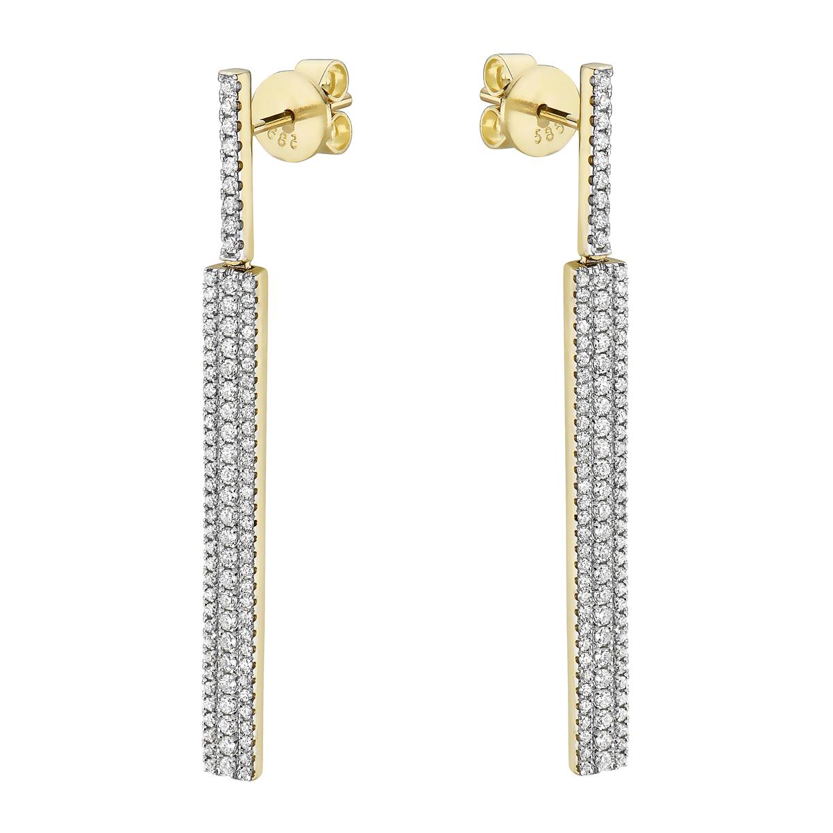 With these exquisite yellow gold dangle earrings, style and glamour are in the spotlight. These hoops are set in 14-carat gold, made out of 3.4 grams of gold. The color of the diamonds is GH. The clarity is SI1-OSI2. These earrings are made out of