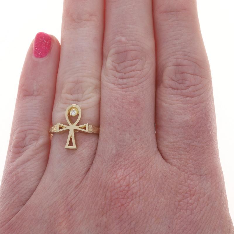 Taille simple Bague Ahnk en or jaune 14k diamant unique vie éternelle en vente