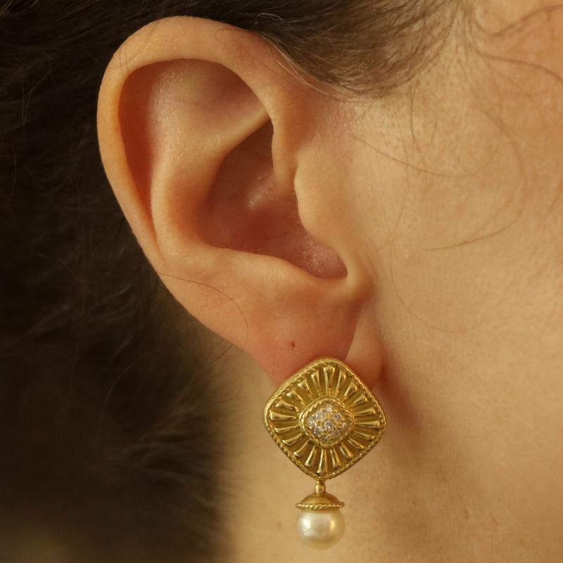 Taille ronde Boucles d'oreilles pendantes en or jaune avec diamants et perles d'Akoya 18k Round .27ctw Convertible en vente