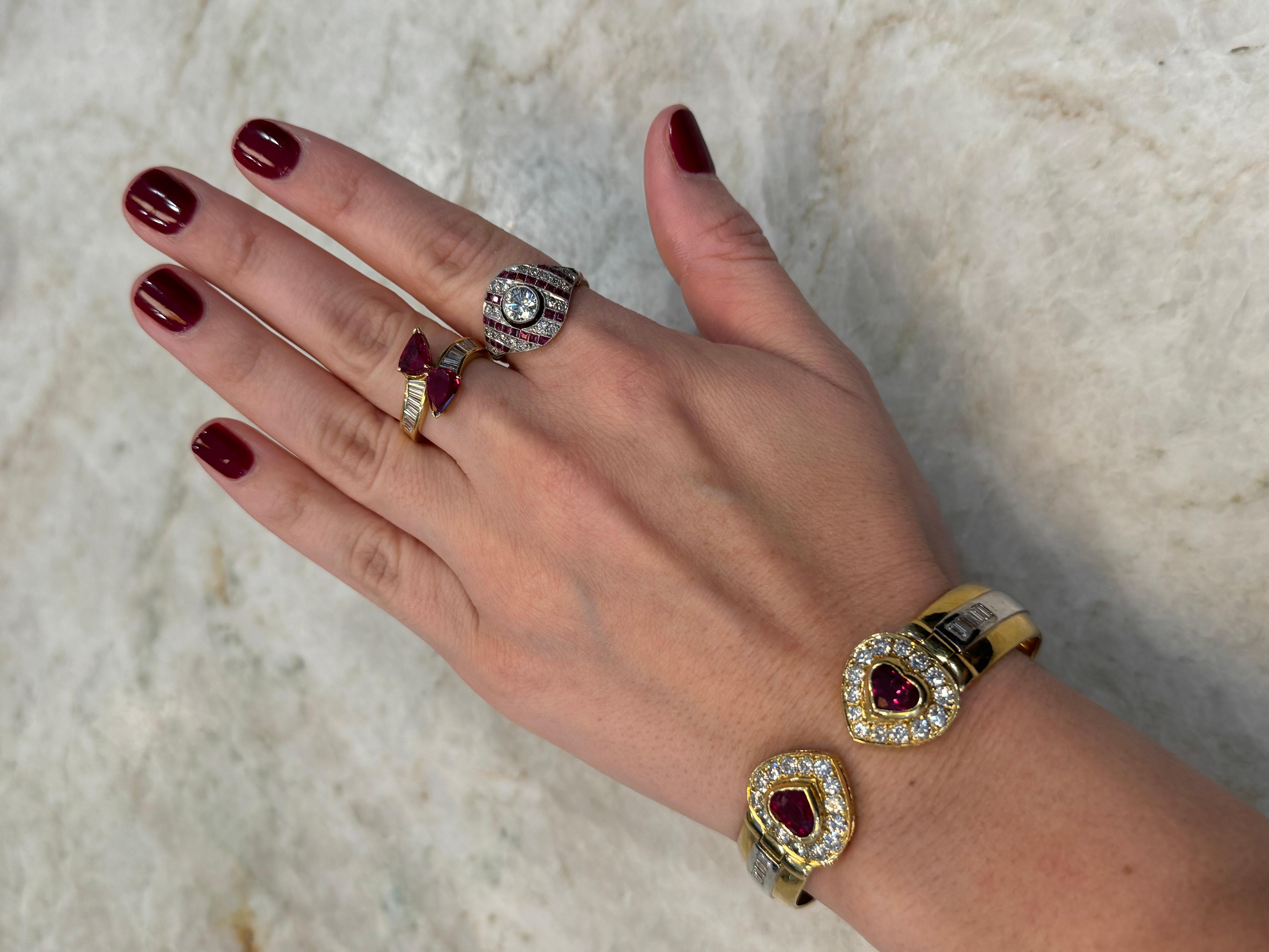 Anello in oro giallo con diamanti e rubini in vendita 7