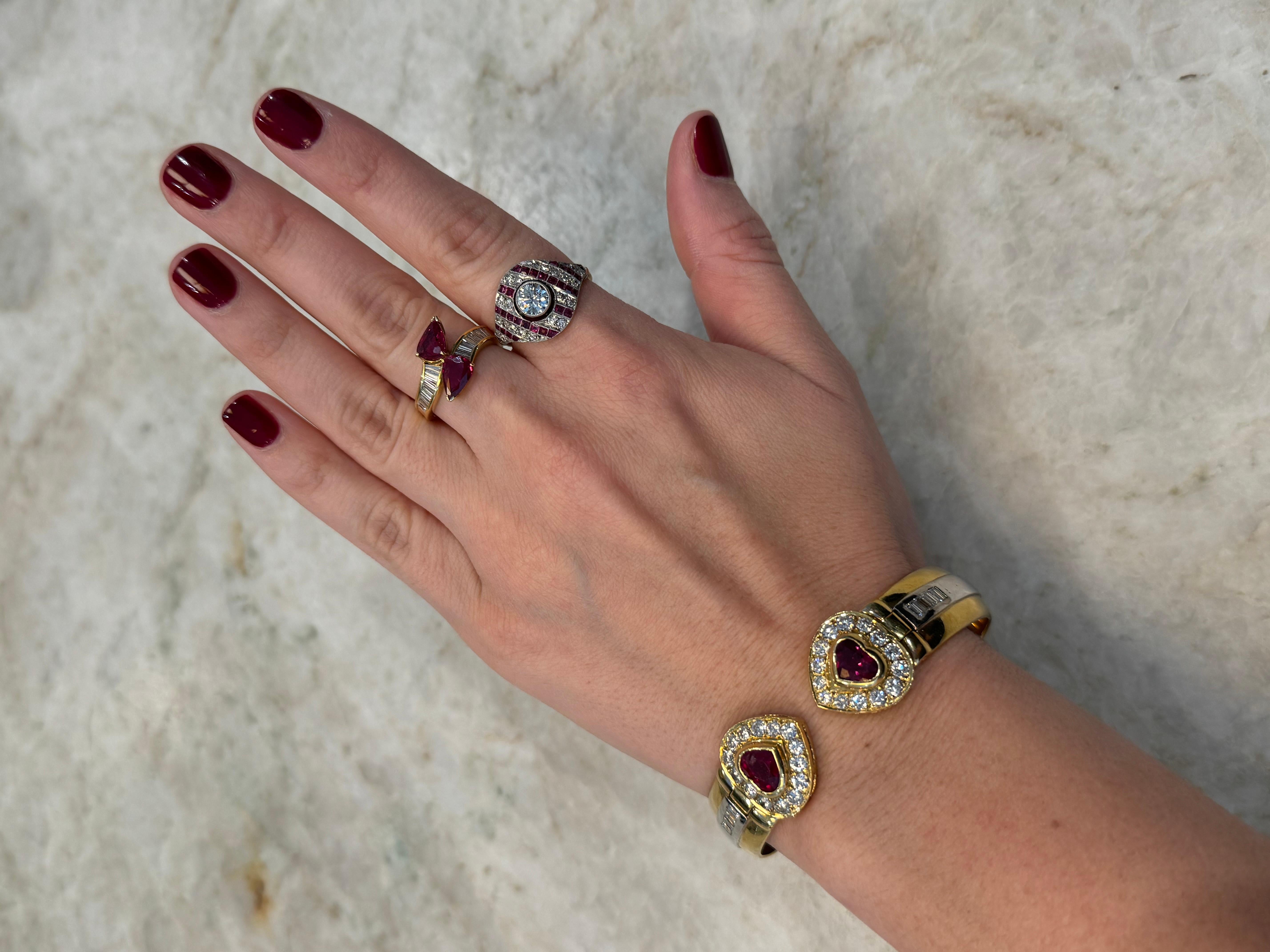 Anello in oro giallo con diamanti e rubini in vendita 8