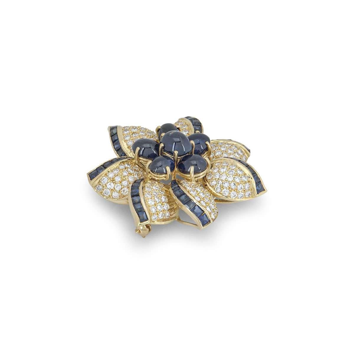Taille ronde Broche fleur en or jaune, diamants et saphirs en vente