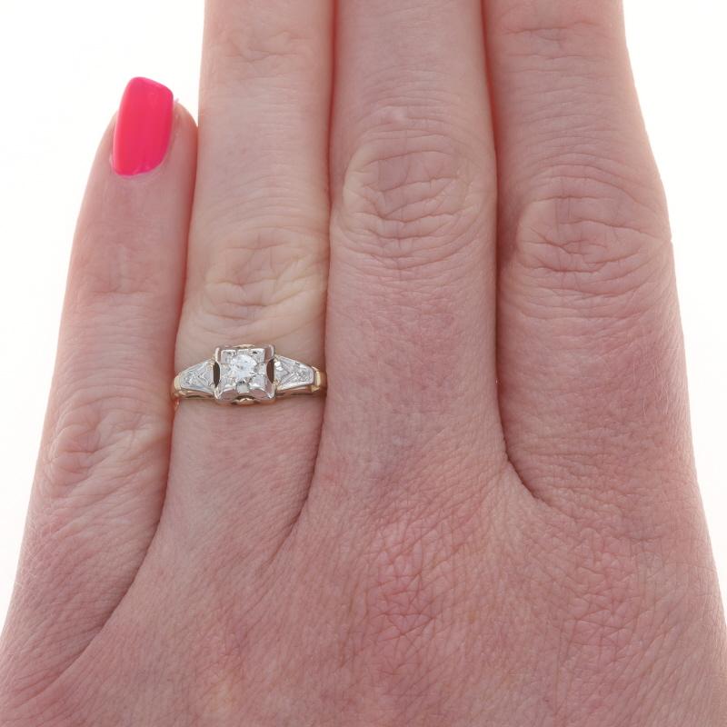 Taglio antico europeo Anello di fidanzamento Art Deco con diamante in oro giallo 14k europeo .16ctw in vendita