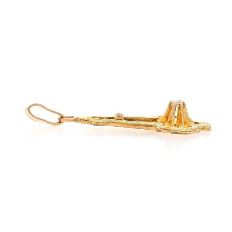 Taglio singolo Ciondolo in oro giallo con diamante Art Deco con solitario floreale Lavaliere 10k Singolo in vendita