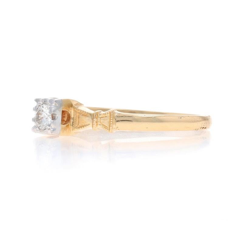 Anello solitario in oro giallo con diamante Art Deco 14k a brillante rotondo da 0,10 carati con grani di latte In condizioni ottime in vendita a Greensboro, NC