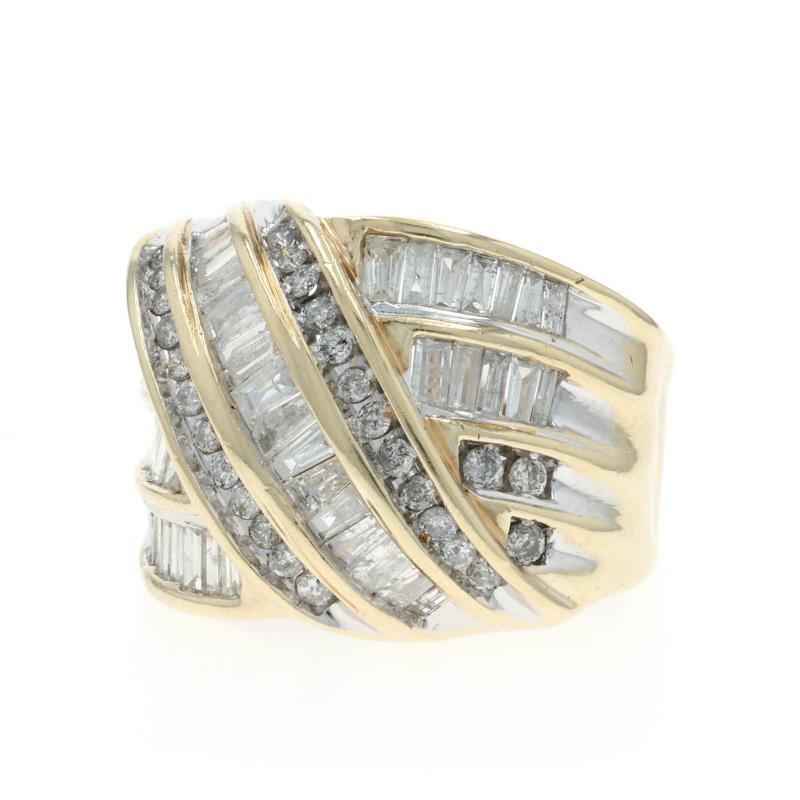 Bague en or jaune 10k avec ruban de diamants baguettes et ronds brillants 2.00ctw Excellent état - En vente à Greensboro, NC