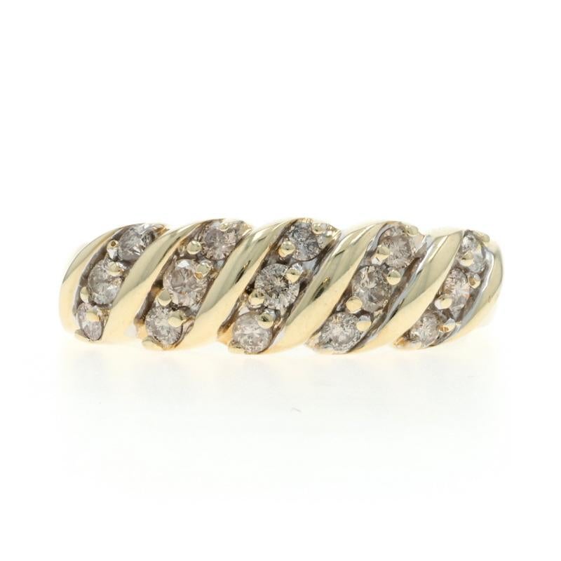 Taille : 8 1/2
Frais de taille : Up&Up 2 tailles pour $50 ou Down 2 tailles pour $40

Contenu du métal : Or jaune 14k

Informations sur les pierres

Diamants naturels
Carat(s) : .50ctw
Coupe : Brillant rond
Couleur : Champagne
Clarté : I1 -
