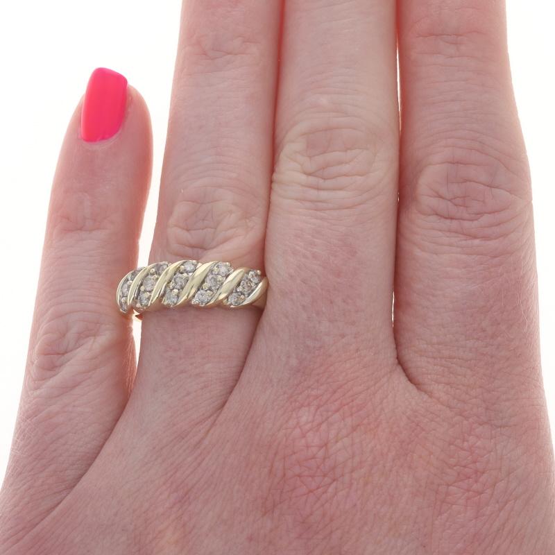 Taille ronde Bague en or jaune 14k avec diamant rond brillant .50ctw en vente