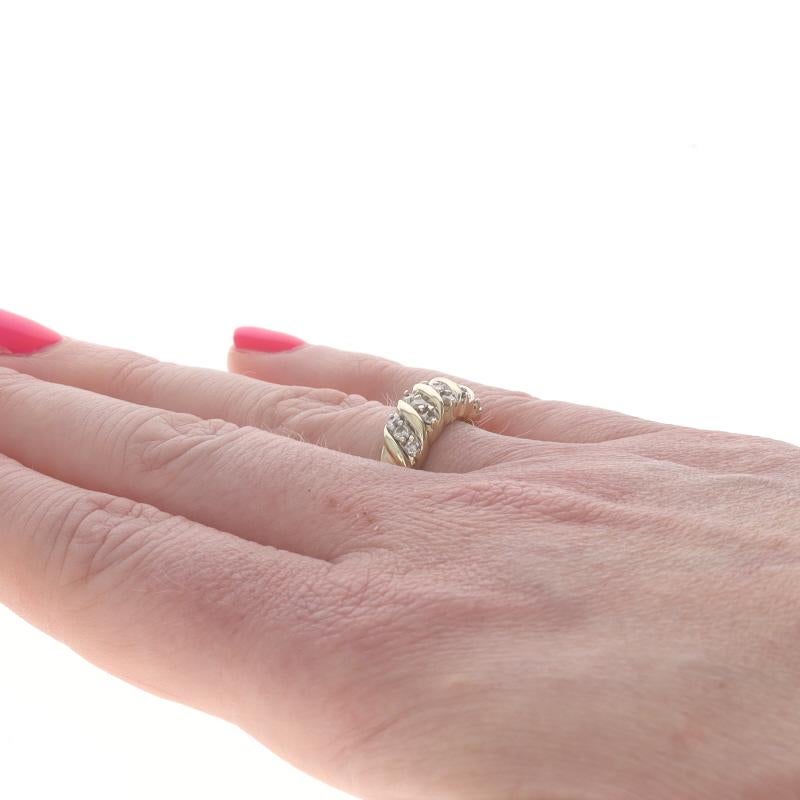 Bague en or jaune 14k avec diamant rond brillant .50ctw Pour femmes en vente