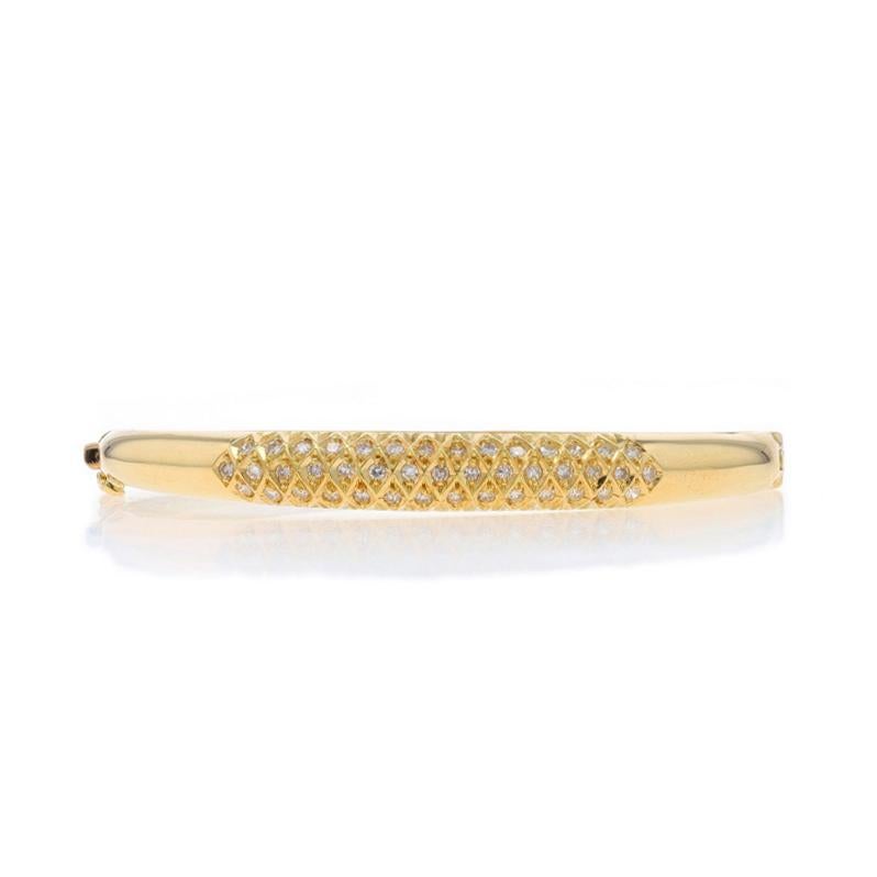 Contenu du métal : Or jaune 18k

Informations sur les pierres

Diamants naturels
Carat(s) : .60ctw
Coupe : Simple
Couleur : G - H
Clarté : VS1 - VS2

Total des carats : .60ctw

Style : Bracelet ovale
Type de fermeture : Fermoir à onglet avec fermoir