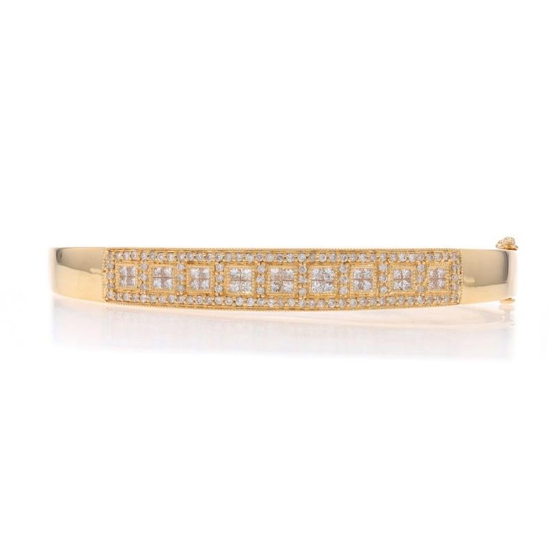 Contenu du métal : Or jaune 14k

Informations sur les pierres

Diamants naturels
Carat(s) : 2.00ctw
Taille : Ronde, Brilliante et Princesse
Couleur : F - G
Clarté : I1 - I2

Total des carats : 2.00ctw

Style : Bracelet
Type de fermeture : Fermoir à