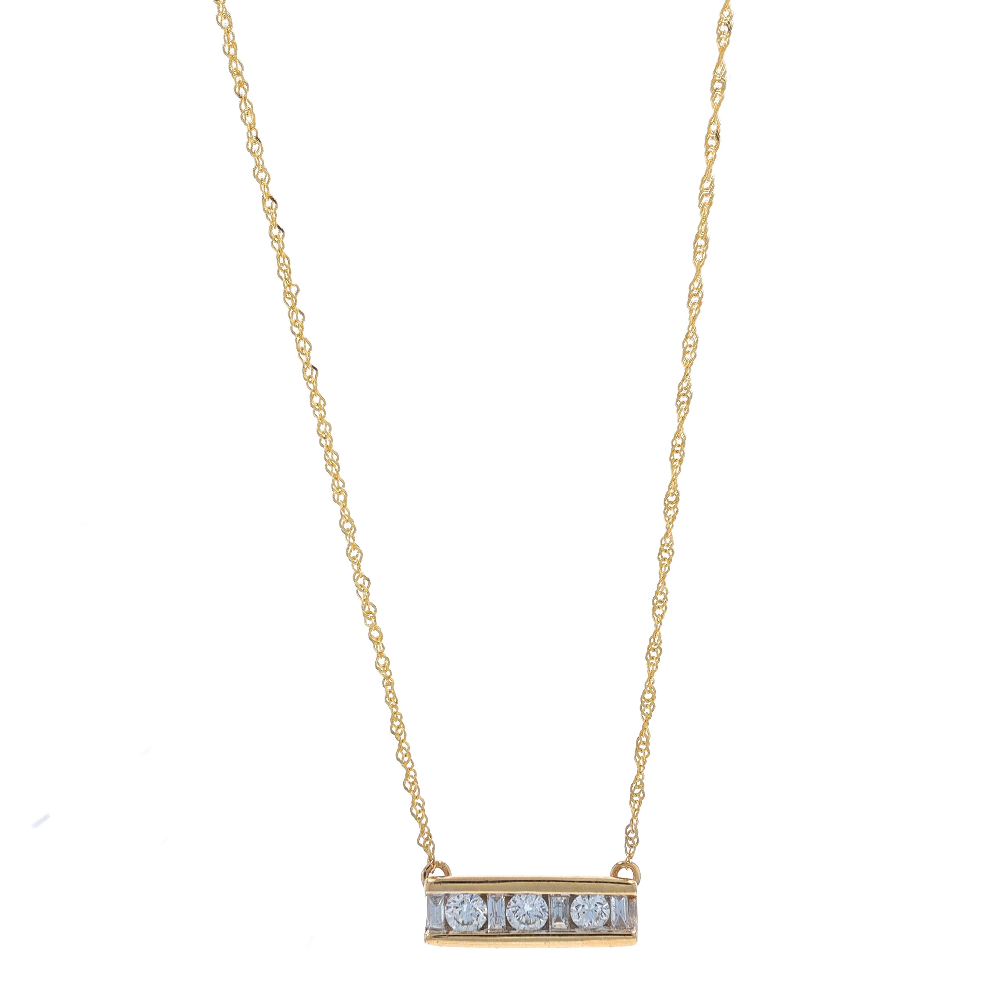 Contenu métallique : Or jaune 10k et or blanc 10k

Informations sur les pierres

Diamants naturels
Carat(s) : .37ctw
Taille : Ronde, Brilliante et Baguette
Couleur : I - J
Clarté : SI1 - I1

Total des carats : 0.37ctw

Style : Bar
Style de chaîne :