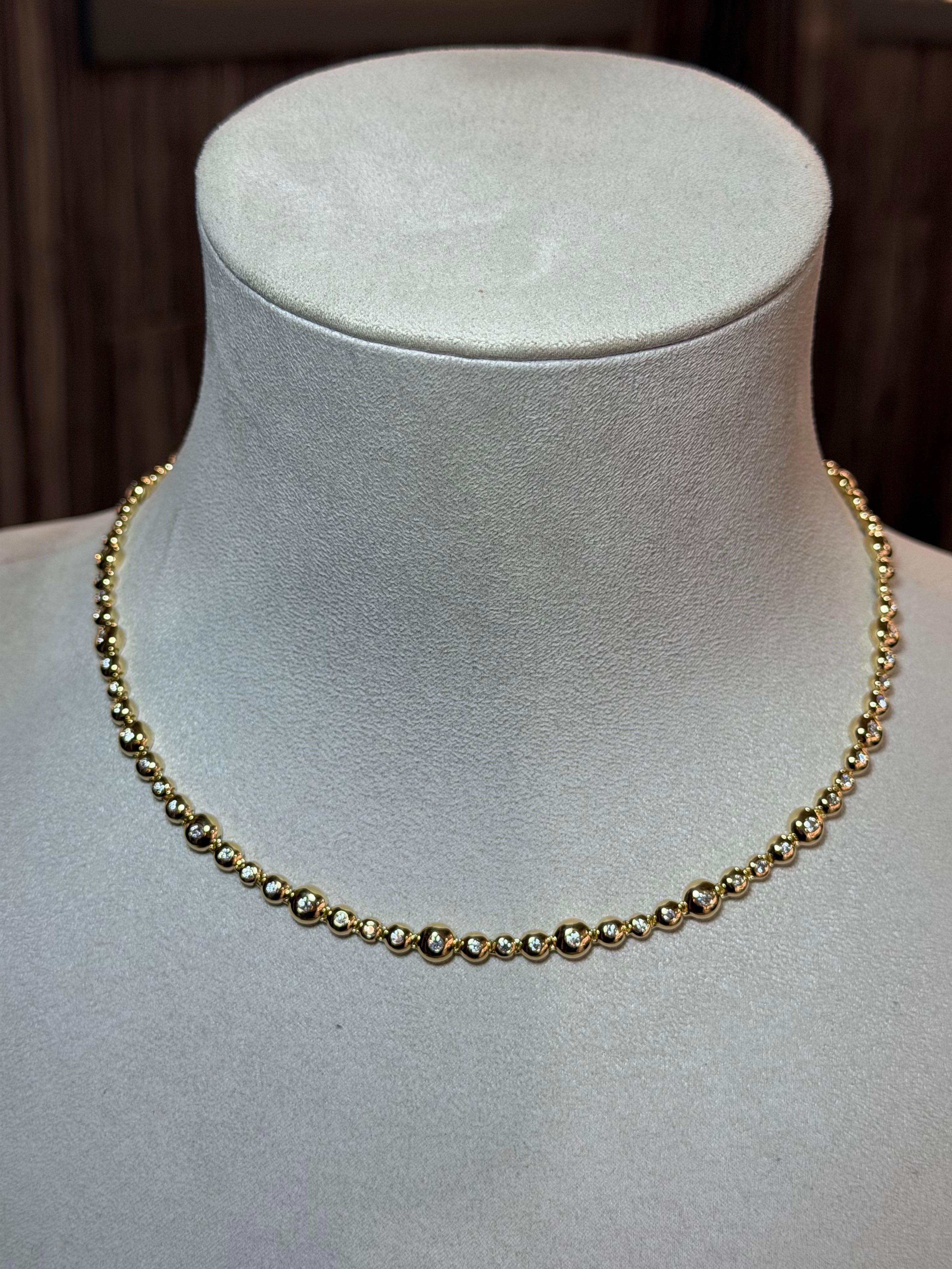 Taglio rotondo Yellow Gold Diamond Bubble Necklace in vendita