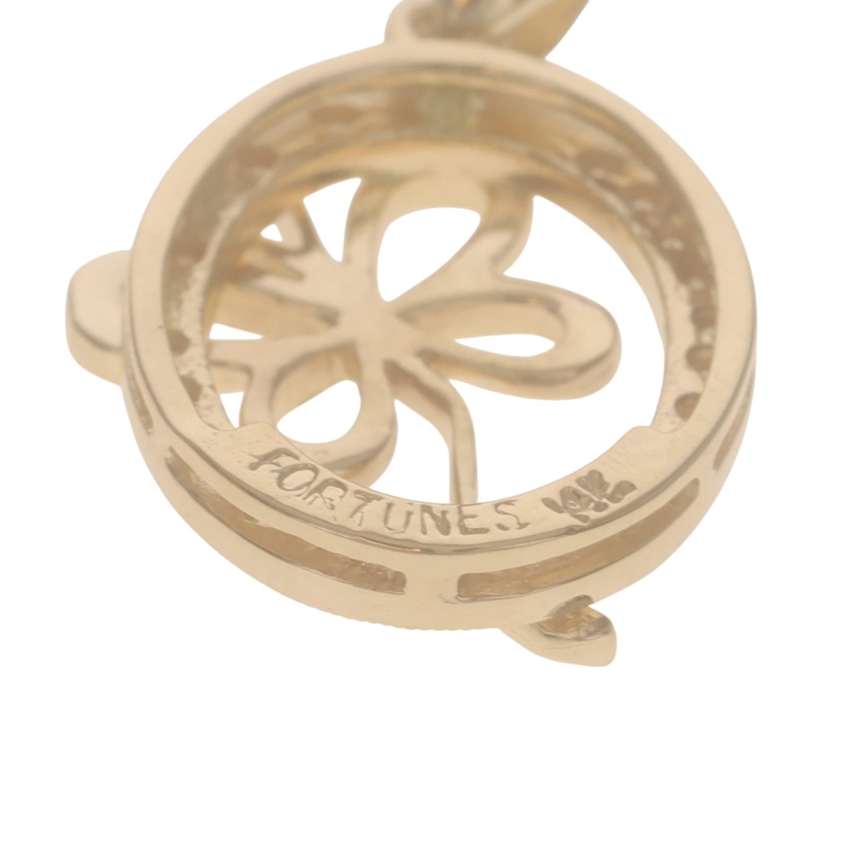 Donna Ciondolo a farfalla in oro giallo 14k con diamante tondo Brilliante .20ctw Nature Halo in vendita