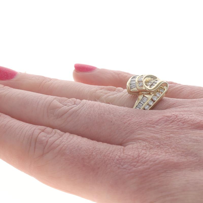 Anillo de oro amarillo con diamantes redondos y baguette de 14k 1,00ctw en Excelente estado para la venta en Greensboro, NC