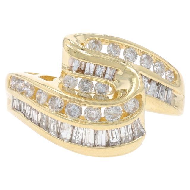 Anillo de oro amarillo con diamantes redondos y baguette de 14k 1,00ctw en venta