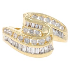Bague en or jaune avec anneau de dérivation en diamant 14k Rond et Baguette 1.00ctw Ribbon Ring