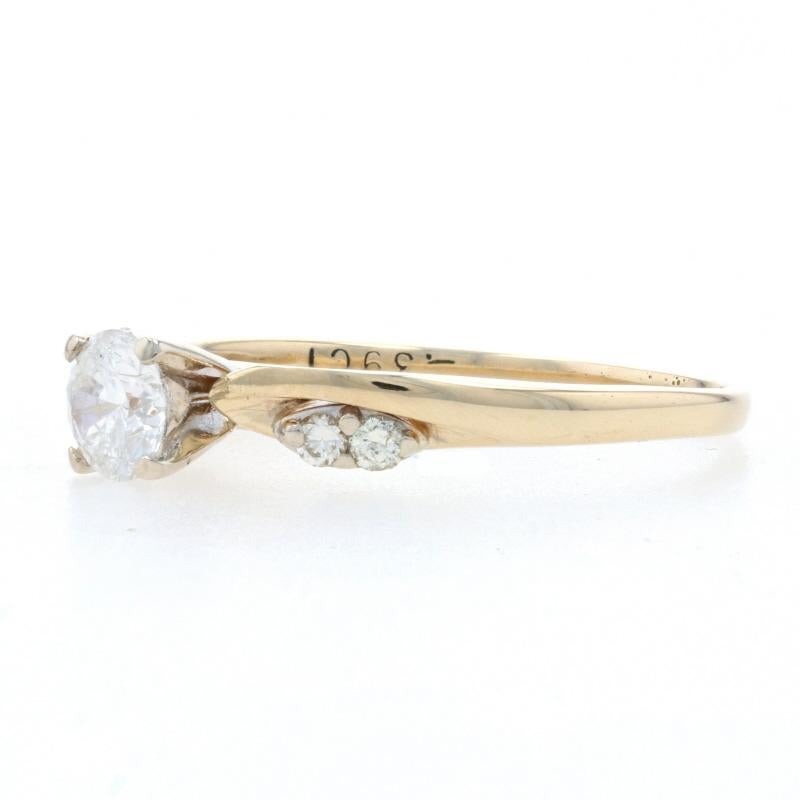 Anello di fidanzamento bypass con diamante in oro giallo - 14k Round .49ctw Botanical Leaf In condizioni ottime in vendita a Greensboro, NC