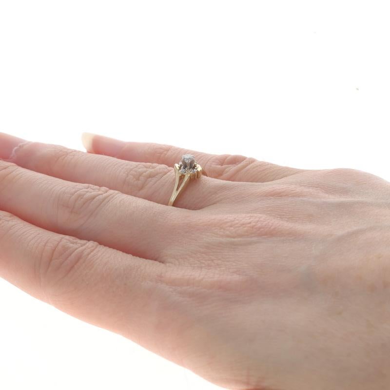 Donna Anello con diamante bypass in oro giallo - 14k Brilliante rotondo .14ctw Promessa in vendita