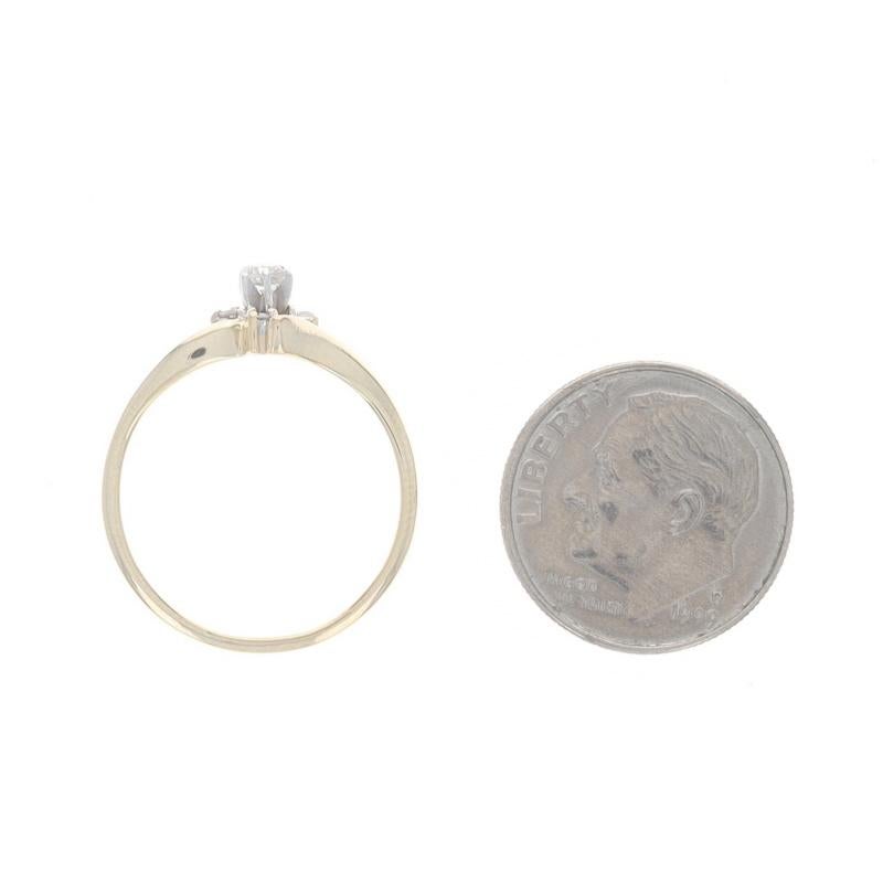 Anello con diamante bypass in oro giallo - 14k Brilliante rotondo .14ctw Promessa in vendita 1