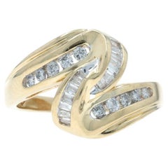 Bague bypass en or jaune 14k diamant rond brillant et baguette .33ctw