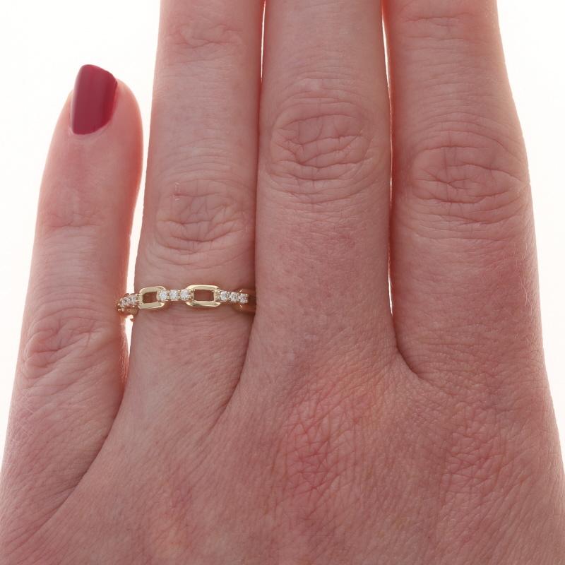 Dimensione: 6 1/2

Nota: contattaci per un preventivo di ridimensionamento

Contenuto del metallo: Oro giallo 14k

Informazioni su A. Stone

Diamanti naturali
Carati: 0,15ctw
Taglio: Rotondo brillante
Colore: G - H
Chiarezza: SI1 - SI2

Carati
