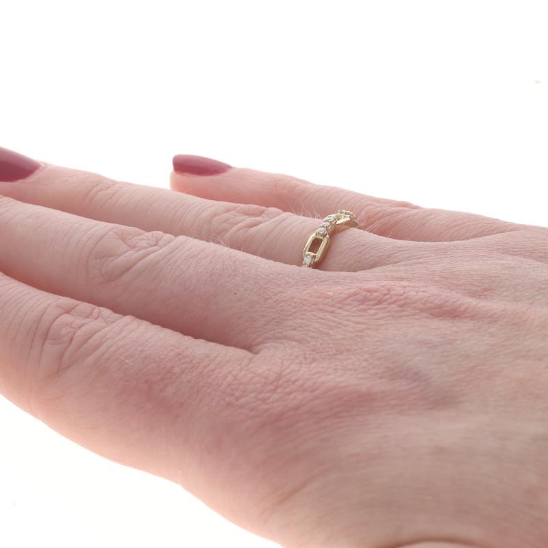 Anello con catena di diamanti in oro giallo 14k a brillante rotondo da 0,15 ct. In condizioni Nuovo in vendita a Greensboro, NC