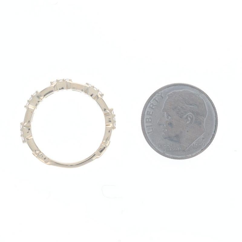 Donna Anello con catena di diamanti in oro giallo 14k a brillante rotondo da 0,15 ct. in vendita