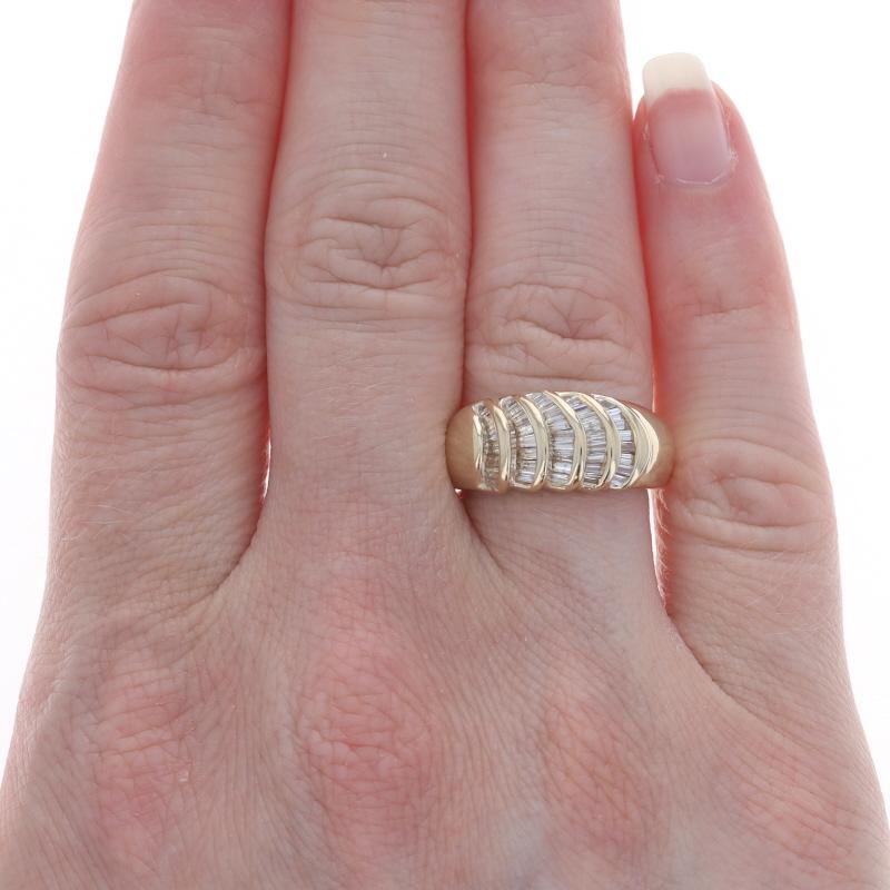 Taille baguette Bague éventail en or jaune avec diamants - 14k Baguette .50ctw Taille 6 en vente