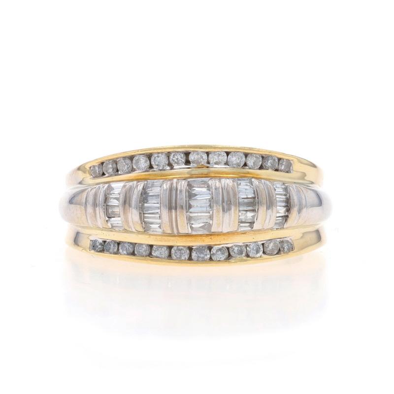 Taille : 7
Frais de taille : Up&Up pour 40 $ ou Down pour 40 $.

Contenu métallique : Or jaune 14k et or blanc 14k

Informations sur les pierres

Diamants naturels
Carat(s) : .50ctw
Taille : Baguette & Brilliante ronde
Couleur : H - I
Clarté : I1 -