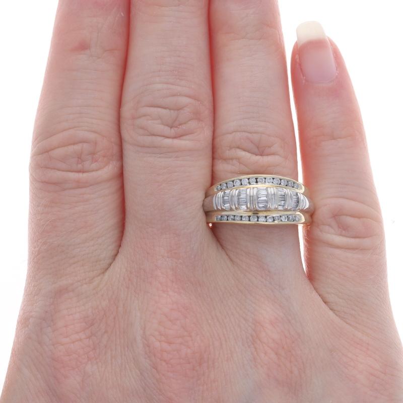 Taille ronde Bracelet en or jaune avec diamants - 14k Baguette & rond .50ctw Ring en vente